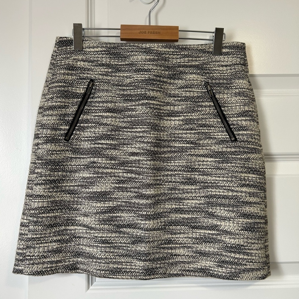 LOFT Black and White Classic Tweed Skirt with zipper pockets